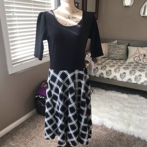 Lularoe Nicole noir and blanc